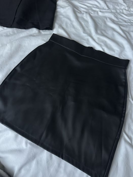 Осіння спідниця міні чорна вельветова, шкіряна