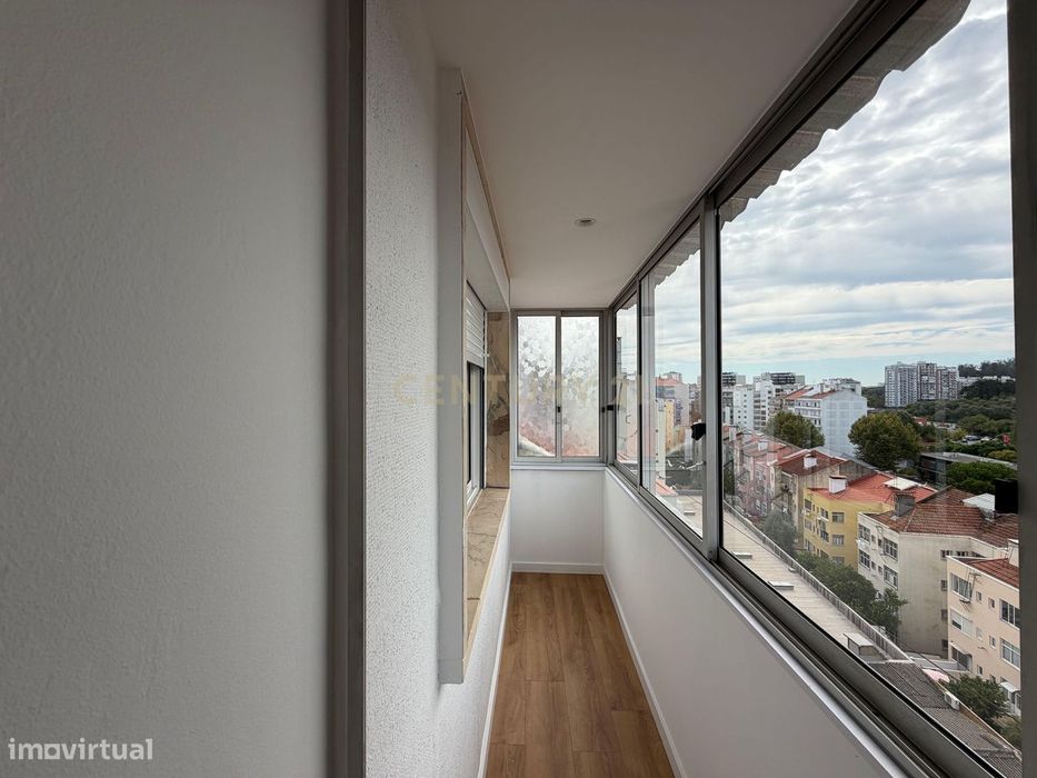 Apartamento T0+1  em Benfica, Lisboa com Vista Panorâmica.
