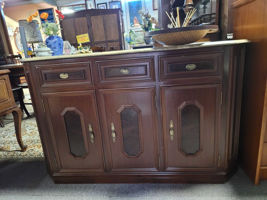 Aparador em madeira com tampo em pedra - Bom estado geral