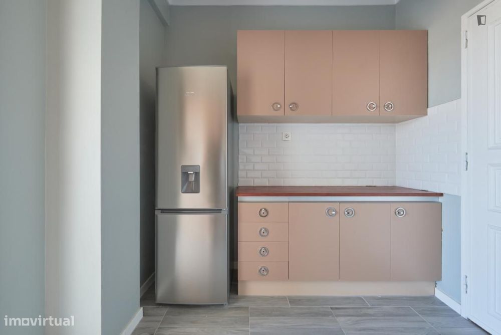 Quarto - localizado em Olaias Lisbon