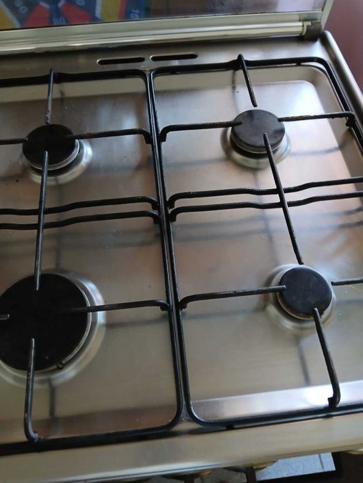 Fogão Zanussi de 4 bocas a gás, com forno a gás