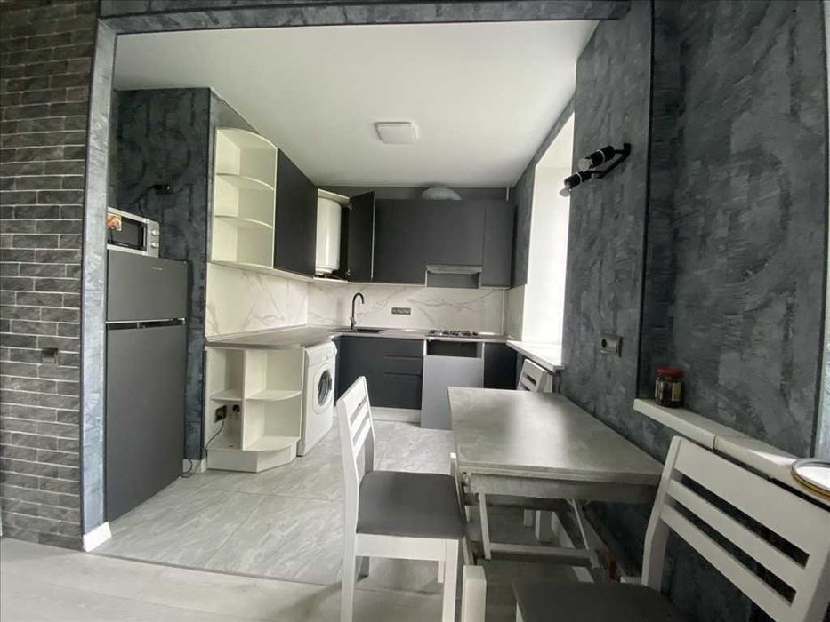 Двокімнатна в центрі! Перша здача!