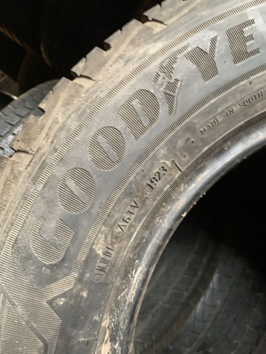 215/65R16C Goodyear (2шт) всесезон