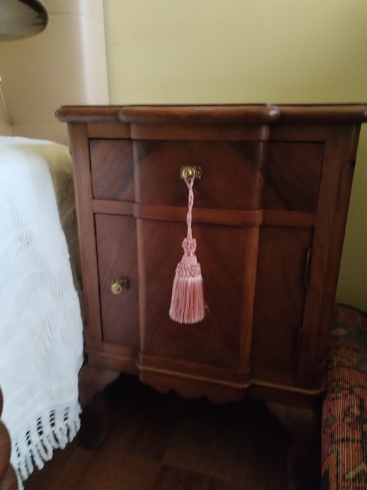 2 mesinhas de cabeceira, o conjunto, em bom estado