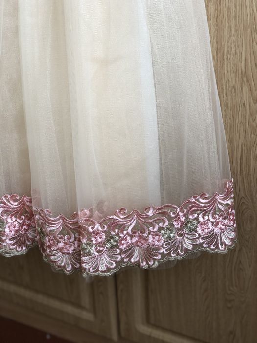 Сукня бежева з вишивкою, 116-128, нарядна, для дівчинки , святкова