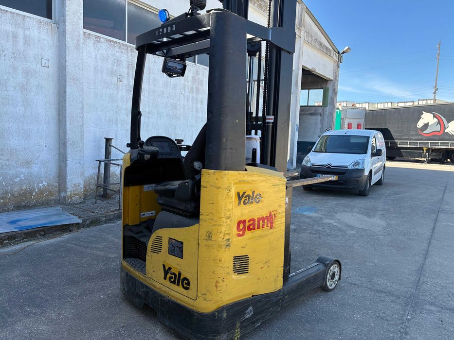 Empilhadora Retrátil Yale Ano 2019 em Excelente Estado