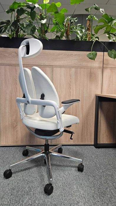 Fotel biurowy Nowy Styl Xenium Duo Back biały z zagłówkiem (70 szt.)