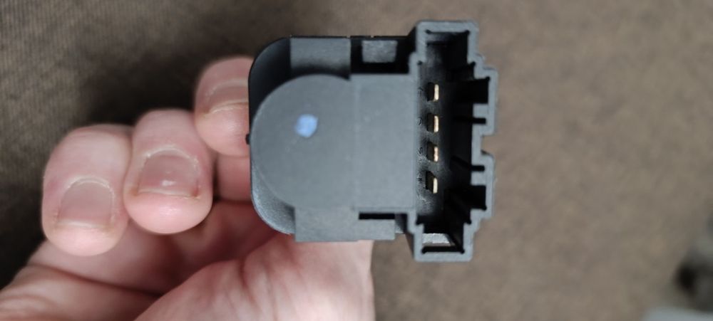 Датчик Стоп сигналу Фабія 1