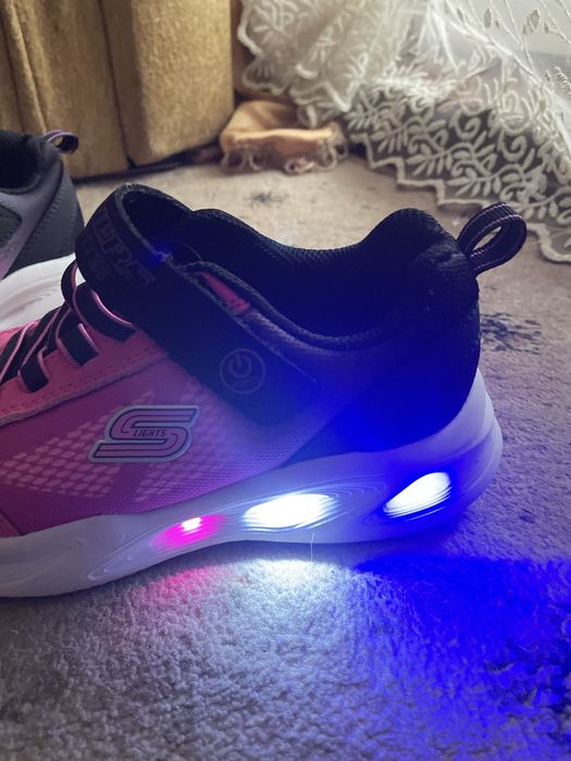 Дитячі кросівки з вогниками