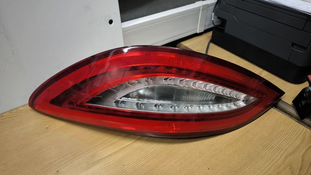 Dois Farolins de Mercedes CLS