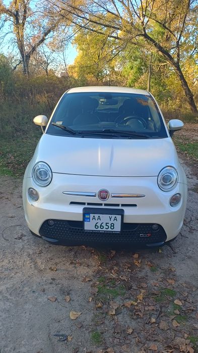 Автомобіль Fiat 500e