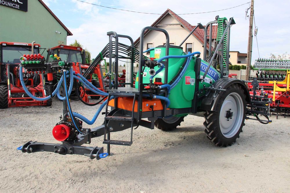 Opryskiwacz ciągany zaczepiany przyczepiany Tolmet Bruno 1200 l/15 m