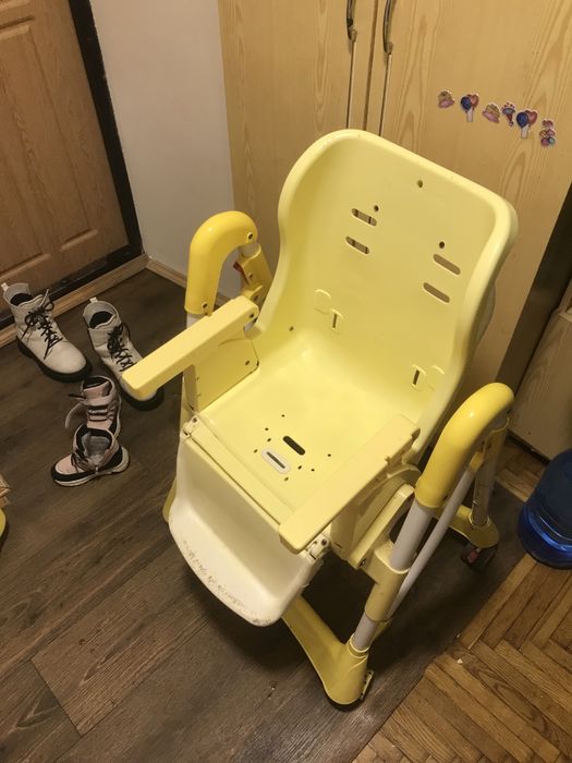 Крісло для годуваня