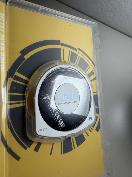 Комплект ігор для PSP: Metal Gear Solid Peace Walker + Portable Ops