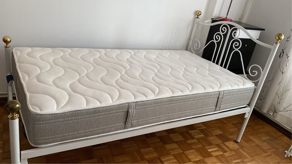 Estrutura de cama de solteiro de ferro com estrado
