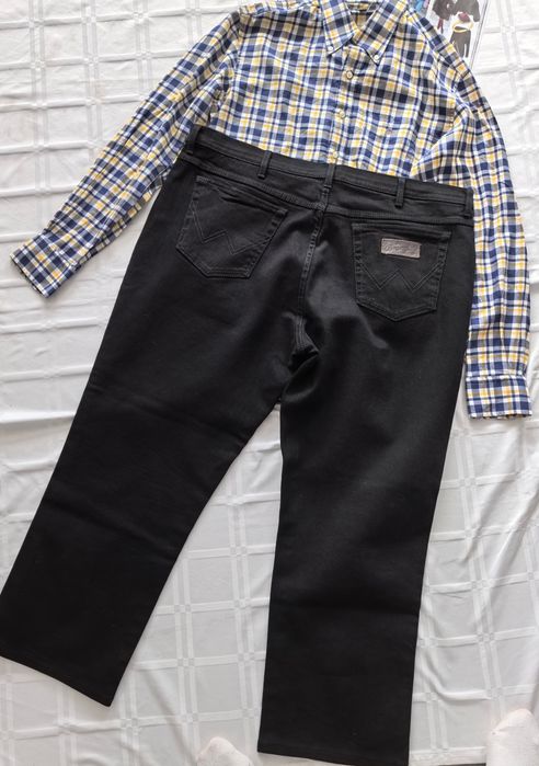 Dżinsy męskie czarne marki Wrangler rozmiar W42 L 32