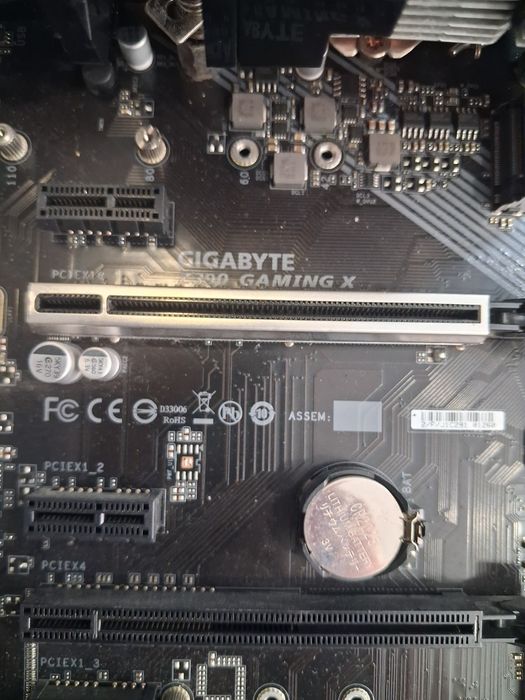 Vendo i5 9600k,motherboard z390x gaming, 16gb de ram ddr4 3200 mhz, fonte de alimentacao e cooler