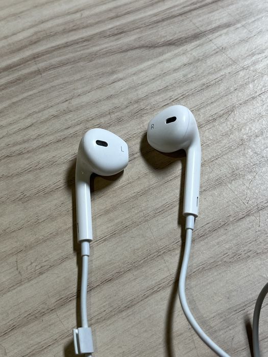 Apple EarPods lightning