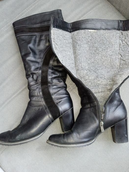 Продам жіночі зимові чоботи
