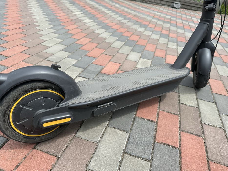 Електросамокат Ninebot g30