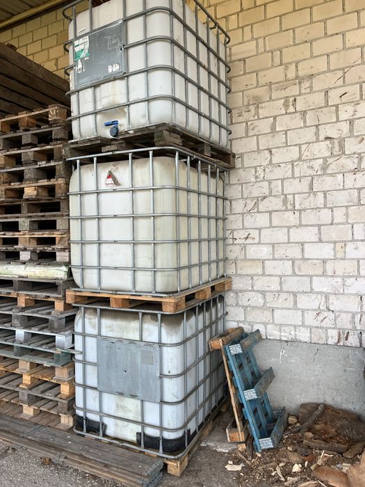 Zbiorniki na wode mauser 1000 i 600 litrów czysty stan bdb