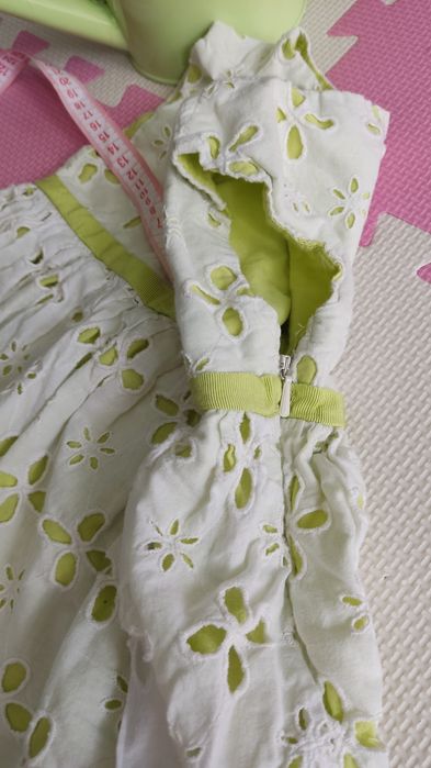 Gap sukienka biała koronka i seledynowa 92 98 lato