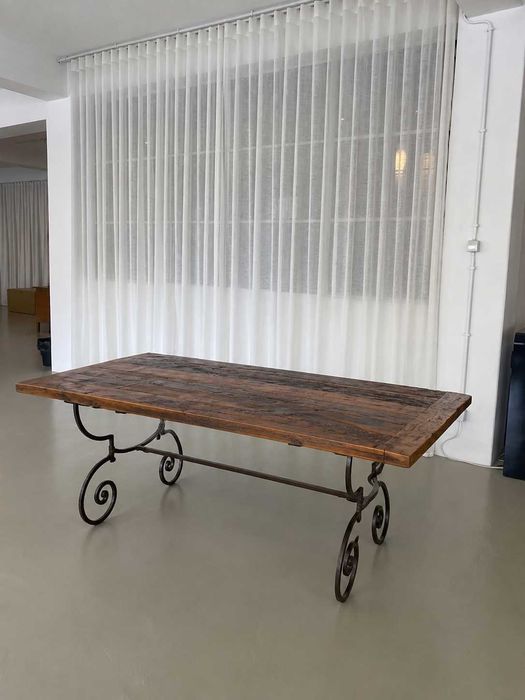 Mesa de jantar com tampo em madeira maciça de Pinho nórdico antiga