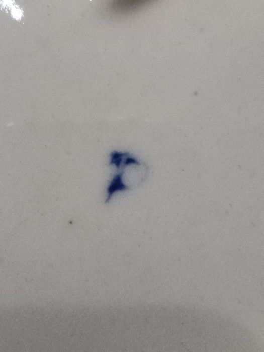 Cinzeiro antigo , artigo de coleção em porcelana marcada