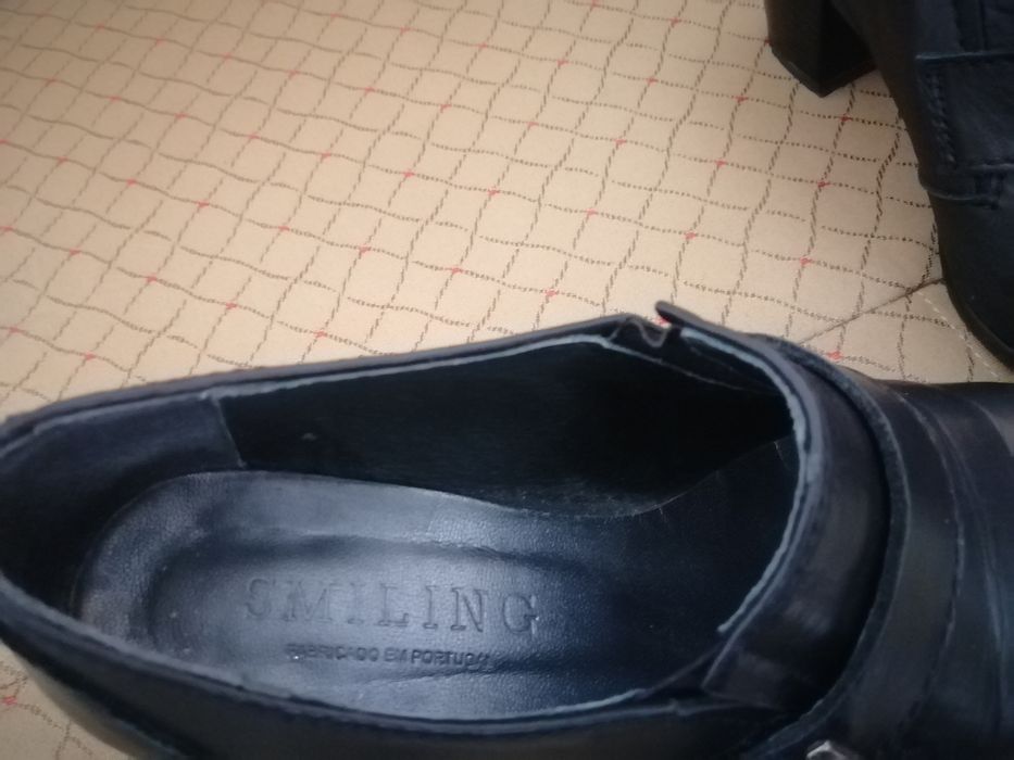 Sapatos em camurca pretos. Sem uso