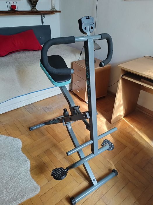 Urządzenie do Brzuszków Sky Crunch. Ławka treningowa