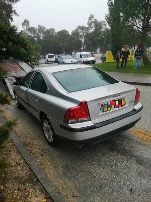 Carro Volvo S60 de 2001 para peças