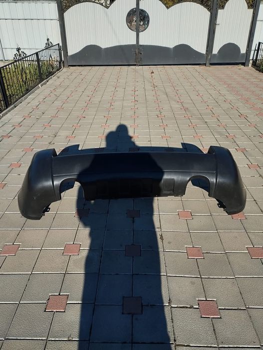 Продам бампер задній