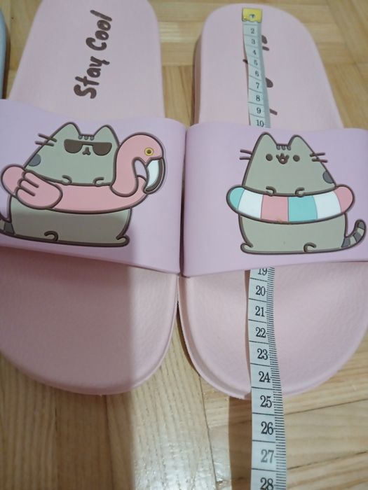 Klapki z Puscheenem i kapcie z pandą r.37