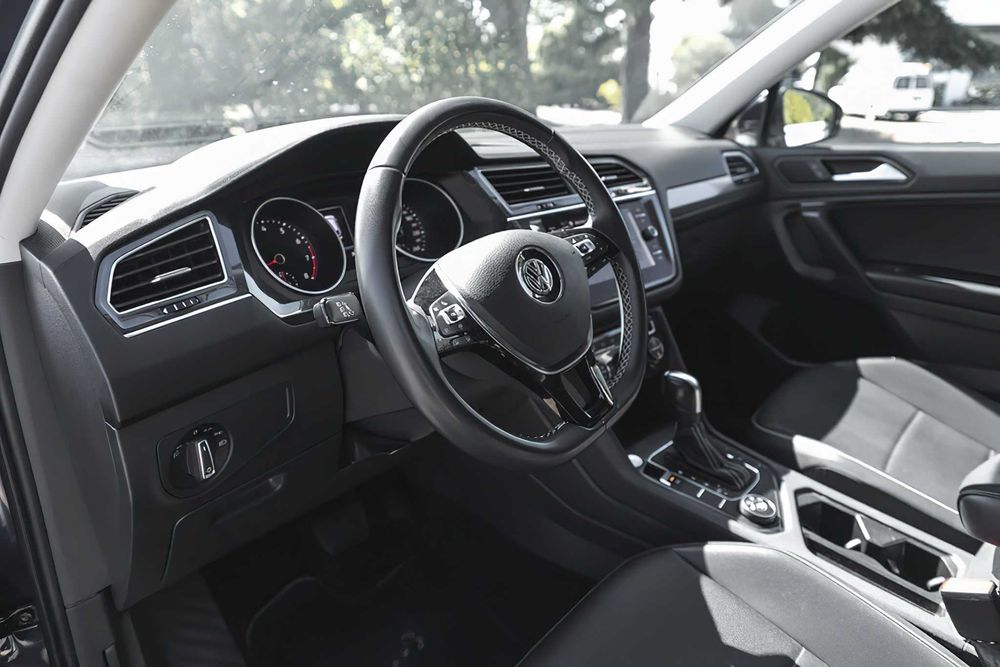 Volkswagen Tiguan      2021