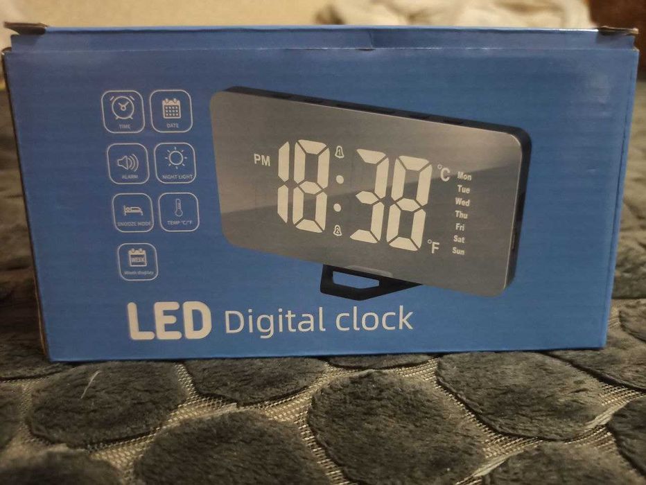 Годинник настільний LED