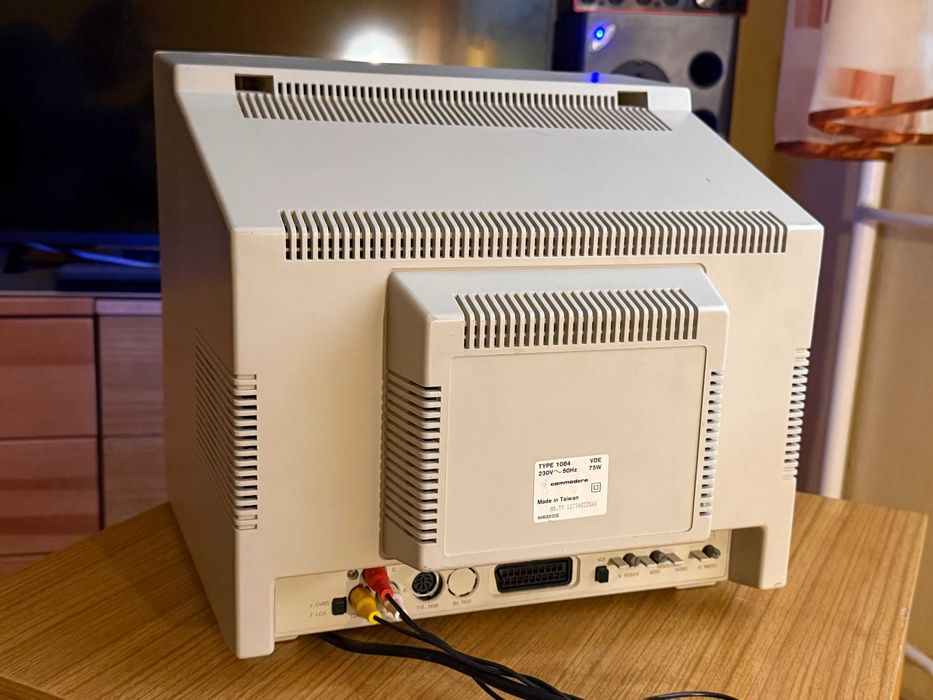 Monitor Commodore 1084 - dla retro fanów :)