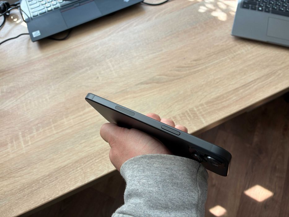 Як новий - Apple iPhone 15 plus 128gb Black (100% батарея - 3 цикли)