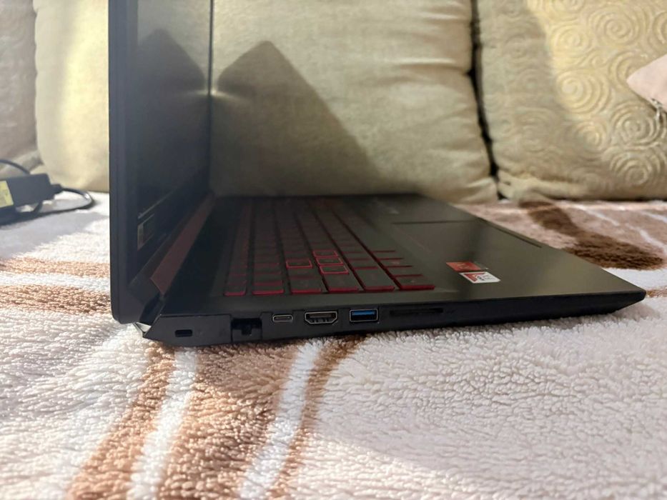 Laptop Acer Nitro 5 (AN516-41) z ładowarką