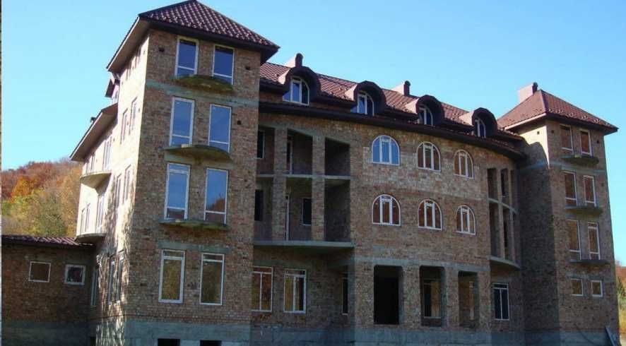 Готельний комплекс в Карпатах