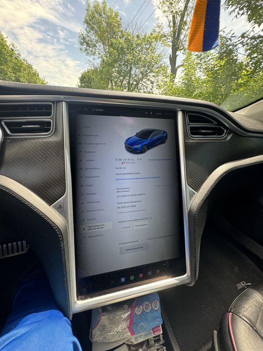 Tesla model s P85+. 2013