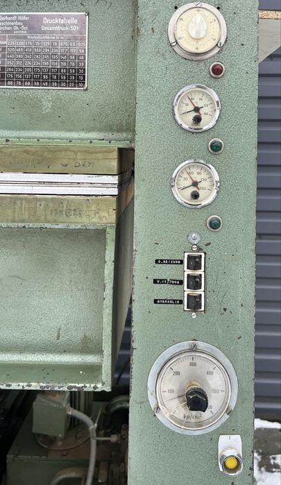 Prasa hydrauliczna półkowa elektryczna do forniru