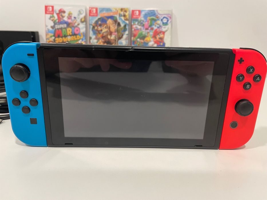 Nintendo Switch + Cartão de Memória 64GB + Comando Extra