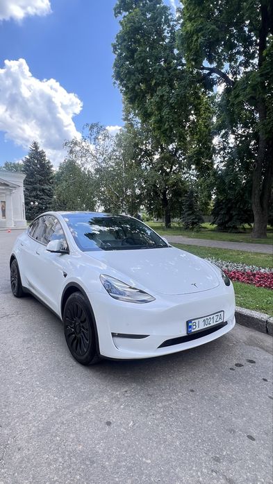 Оренда авто на весілля з водієм Tesla Y аренда автомобиля на свадьбу или другие мероприятия почасово
