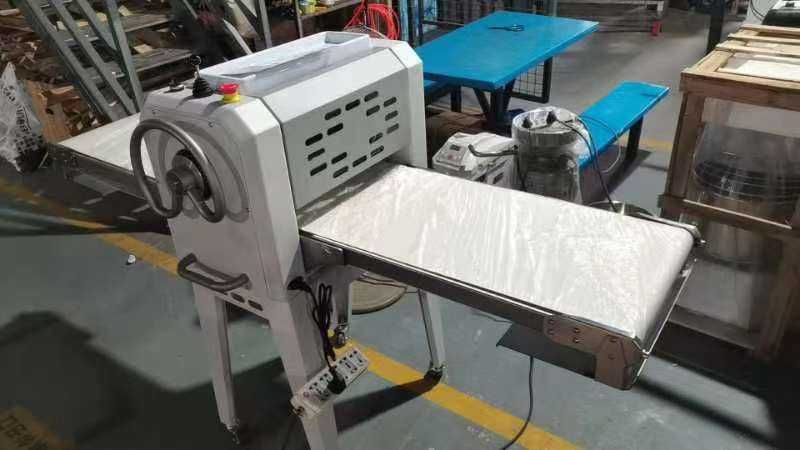 wałkowarka / wałkownica / walcarka do ciasta MaXBaker CLX400