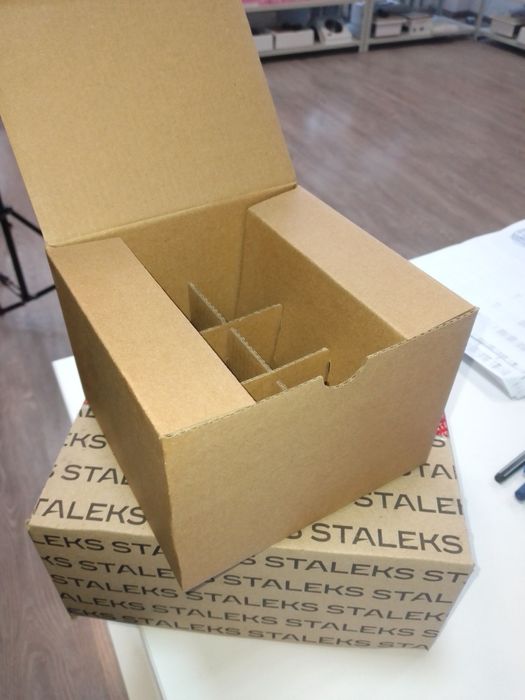 Продам коробки,бокси для інтернет магазинів,з лаків та зі Сталексу
