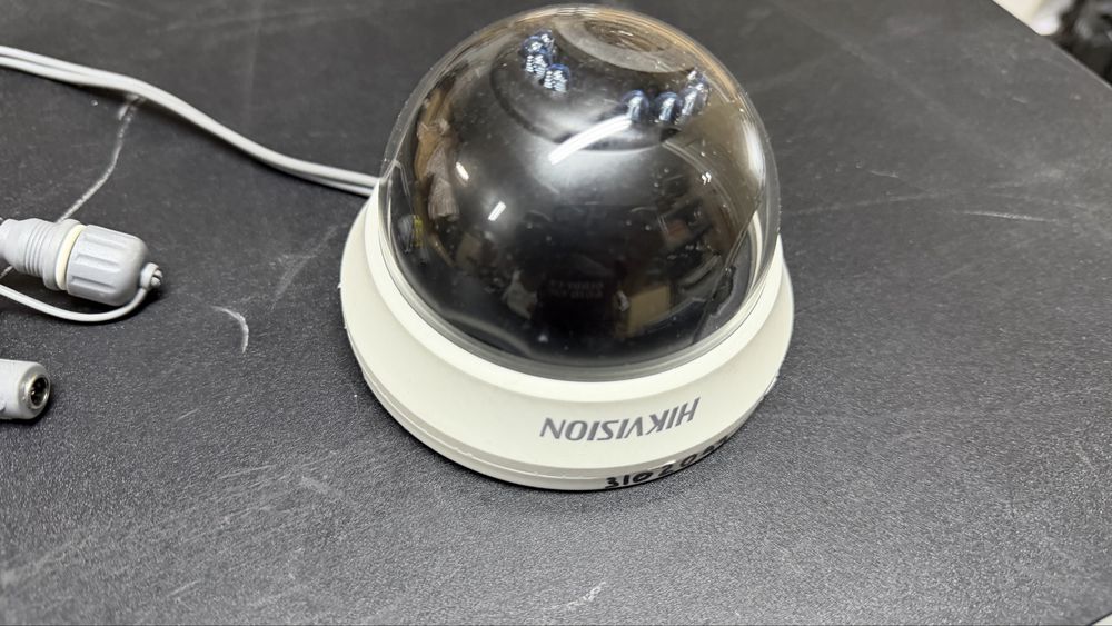 Купольна камера відеоспостереження Hikvision DS-2CE56C0T-IRMMF (2.8 мм)