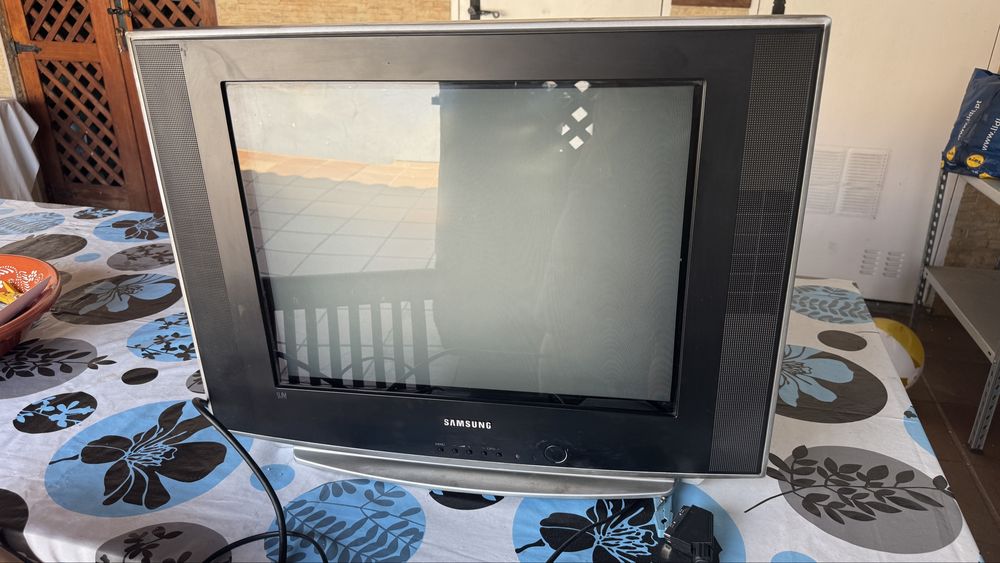 Tv Samsung antiga a funcionar