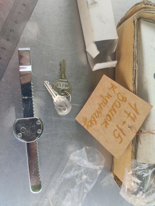 Замок для стеклянных витрин Siso