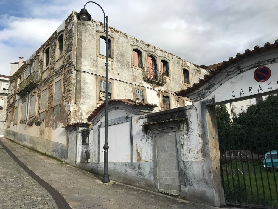 Vende-se Edifício - Peso da Régua - Centro