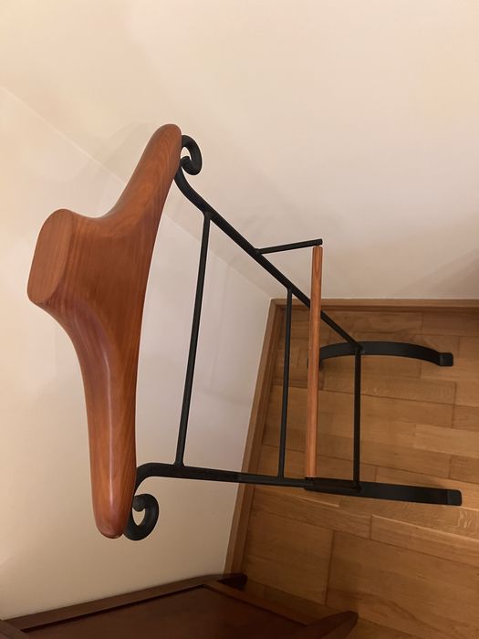 Cabide de quarto / Suporte para roupa em ferro e madeira